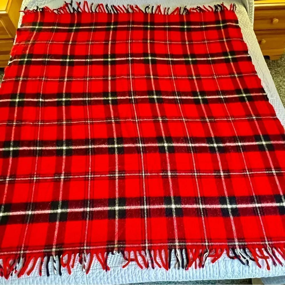 VTG Faribo Faribault Blanket Woolen Mills Co Red Plaid Fringed Acrylic Throw